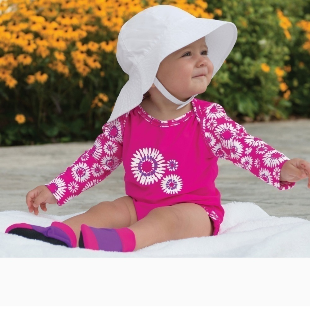 Sun Smarties
Girls pink rash guard 18/24m